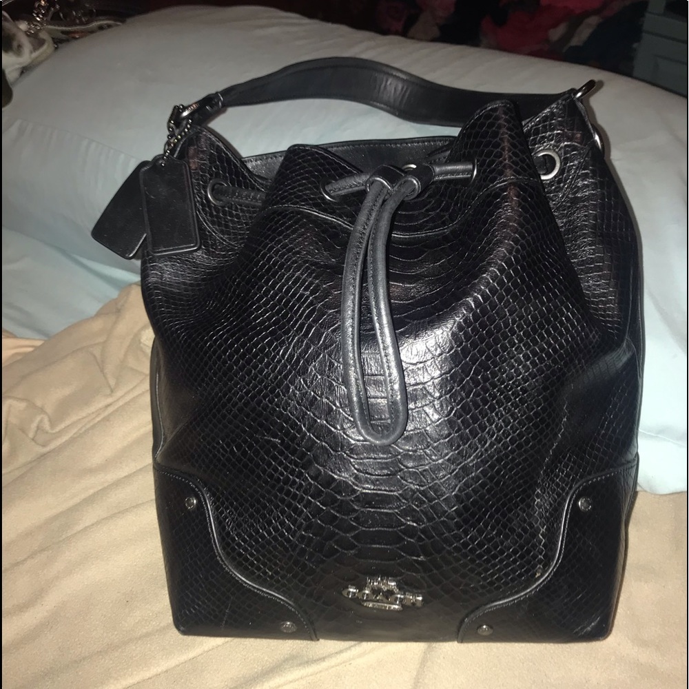 Nwot Coach Authentic drawstring bucket shoulderbag